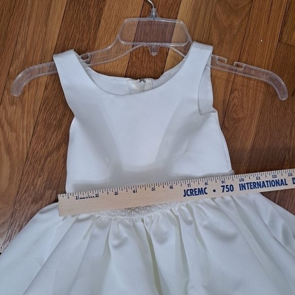 New Sweetie Pie Girls Size 2 Ivory Satin Flower Girl Dress Buttons Beaded Belt - Picture 9 of 12